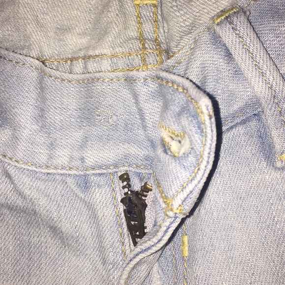 ✅Hollister Distressed Jeans - Picture 3 of 5